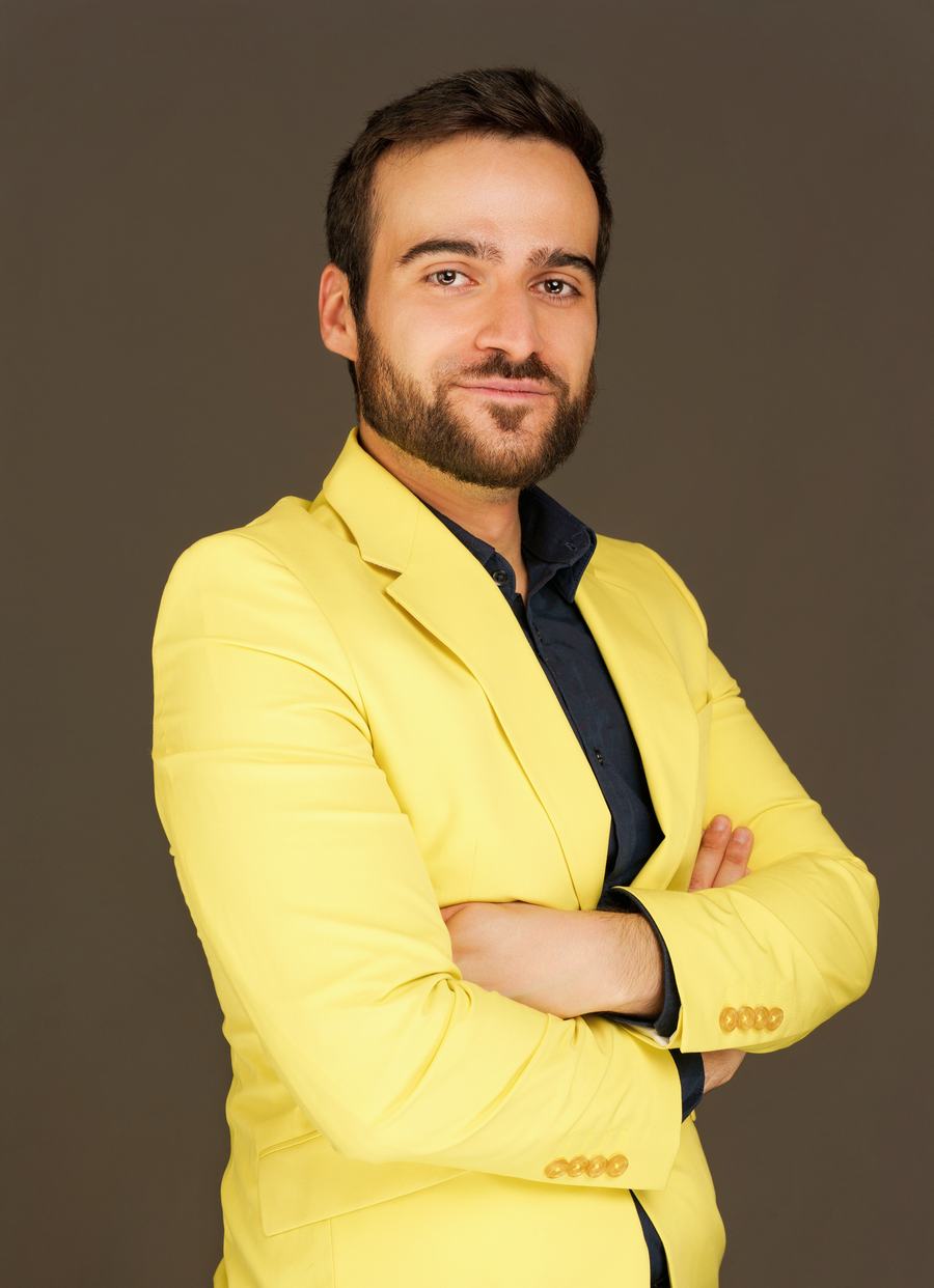 Abraham Vicente-Ruiz con chaqueta amarilla